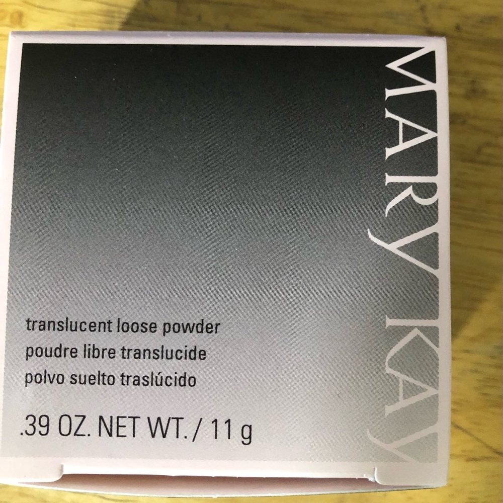 Mary Kay Cream Setting Powder for a Matte Finish